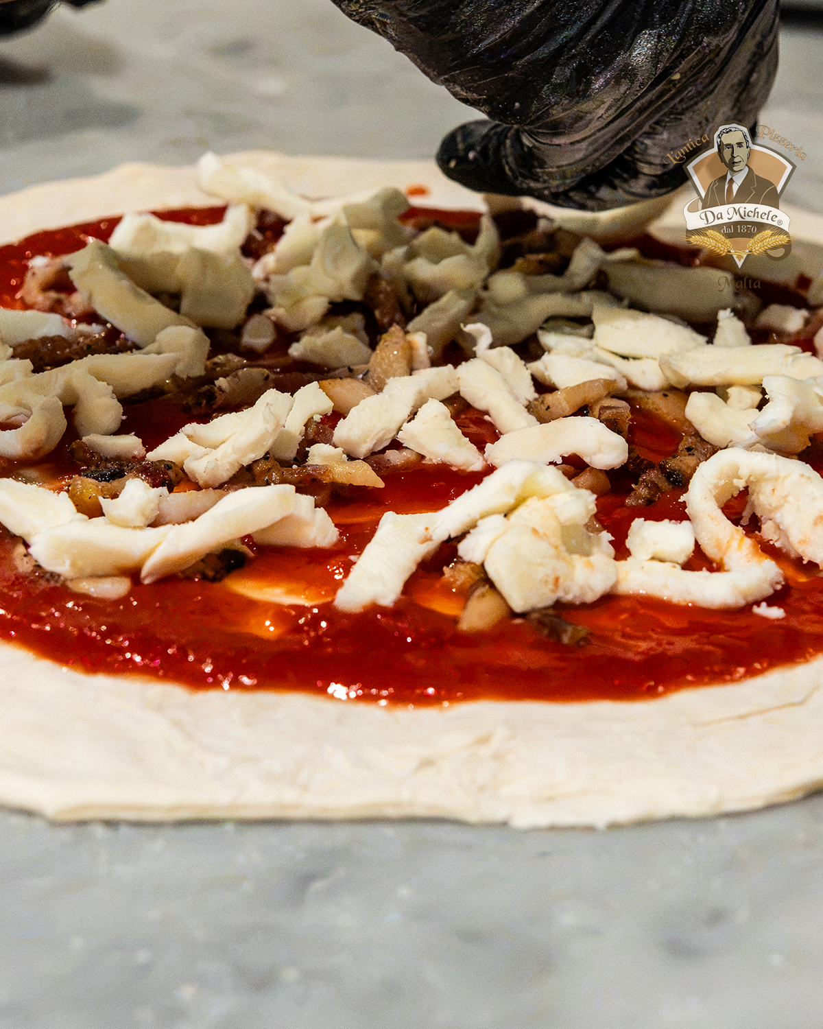 large pizza malta
